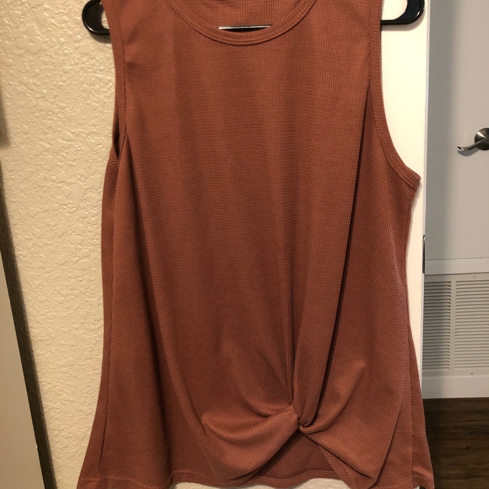 Knot tie tank
